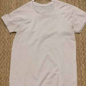Lululemon Womens Lavender Swiftly Tech Short Sleeve Tee Shirt Size 4